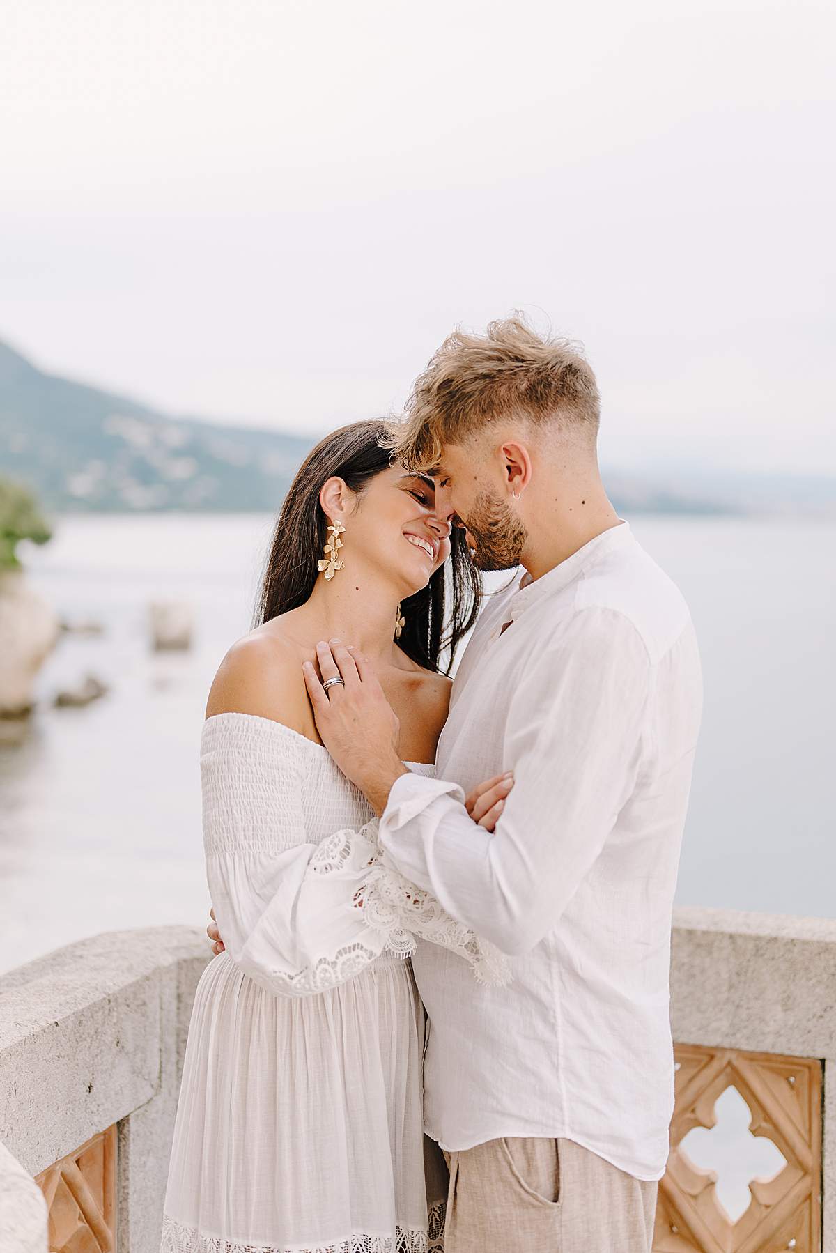 Destination-wedding-photographer-abruzzo-italy-venice-romantic-engagement-couple-session-miramare-castle